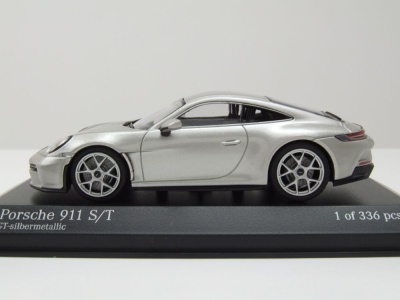 Porsche 911 (992) S/T 2024 silber Modellauto 1:43 Minichamps