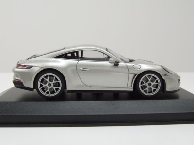 Porsche 911 (992) S/T 2024 silber Modellauto 1:43 Minichamps