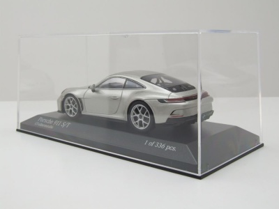 Porsche 911 (992) S/T 2024 silber Modellauto 1:43 Minichamps