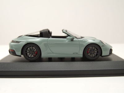 Porsche 911 (992.2) Targa 4 GTS 2024 hellgrün metallic Modellauto 1:43 Minichamps