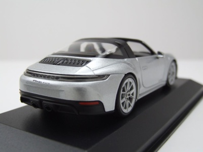 Porsche 911 (992.2) Targa 4 GTS 2024 silber Modellauto...