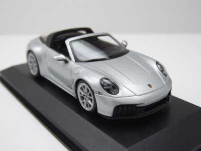 Porsche 911 (992.2) Targa 4 GTS 2024 silber Modellauto 1:43 Minichamps