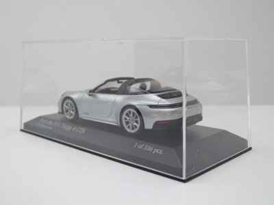 Porsche 911 (992.2) Targa 4 GTS 2024 silber Modellauto 1:43 Minichamps