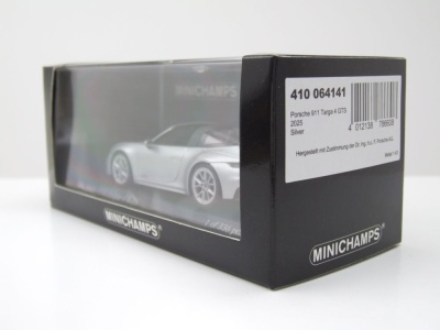 Porsche 911 (992.2) Targa 4 GTS 2024 silber Modellauto 1:43 Minichamps