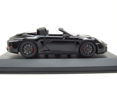 Porsche 911 (992.2) Targa 4 GTS 2024 schwarz Modellauto 1:43 Minichamps