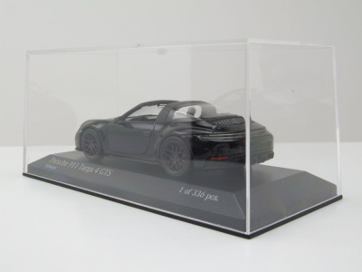 Porsche 911 (992.2) Targa 4 GTS 2024 schwarz Modellauto 1:43 Minichamps