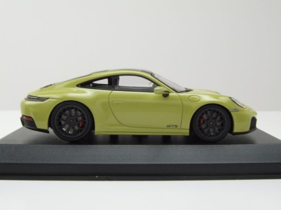 Porsche 911 (992.2) Carrera GTS 2024 gelb metallic Modellauto 1:43 Minichamps