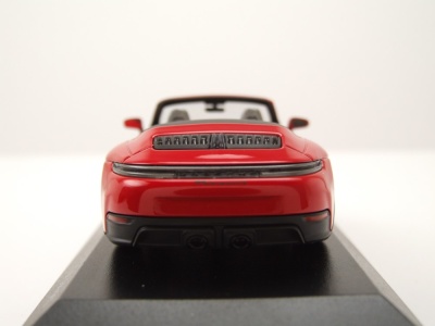 Porsche 911 (992.2) Carrera GTS Cabrio 2024 rot Modellauto 1:43 Minichamps