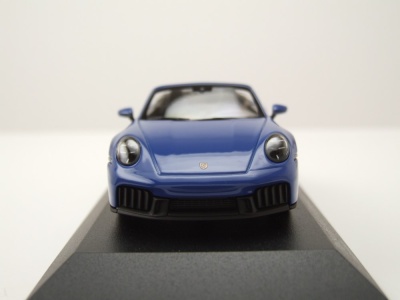 Porsche 911 (992.2) Carrera GTS Cabrio 2024 blau Modellauto 1:43 Minichamps