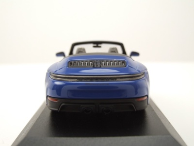 Porsche 911 (992.2) Carrera GTS Cabrio 2024 blau Modellauto 1:43 Minichamps