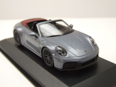 Porsche 911 (992.2) Carrera GTS Cabrio 2024 grau metallic Modellauto 1:43 Minichamps