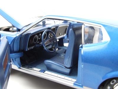 Ford Mustang Mach 1 MCACN 1971 blau Modellauto 1:18 Auto World