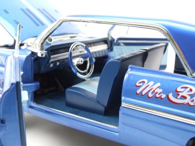 Pontiac Catalina HT Legends 1962 blau Modellauto 1:18 Auto World