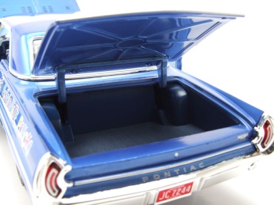 Pontiac Catalina HT Legends 1962 blau Modellauto 1:18 Auto World