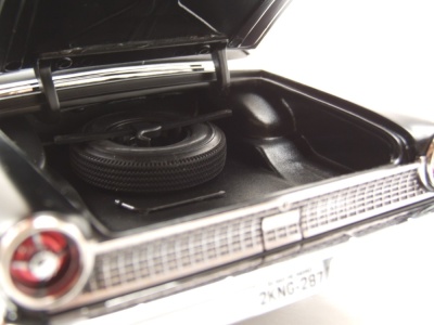 Ford Galaxie 500XL Hardtop 1963 schwarz Modellauto 1:18 Sun Star