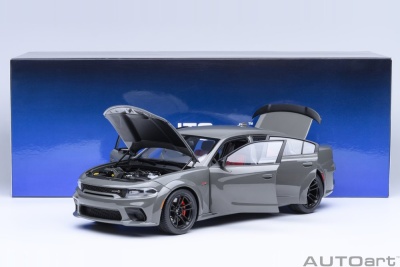 Dodge Charger Scat Pack Widebody grau Modellauto 1:18 Autoart