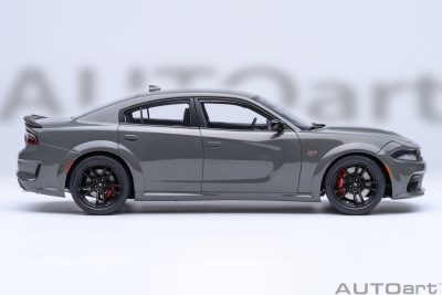 Dodge Charger Scat Pack Widebody grau Modellauto 1:18 Autoart