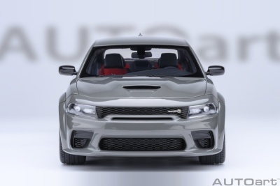 Dodge Charger Scat Pack Widebody grau Modellauto 1:18 Autoart