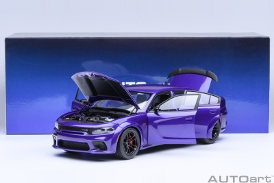 Dodge Charger Scat Pack Widebody lila Modellauto 1:18 Autoart