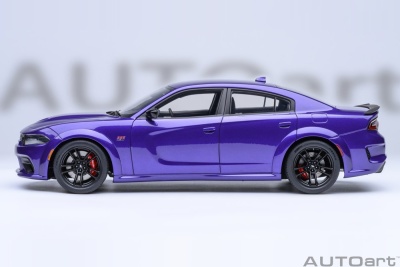 Dodge Charger Scat Pack Widebody lila Modellauto 1:18 Autoart