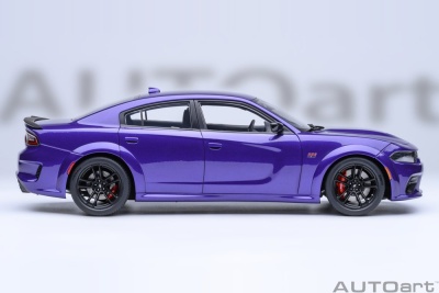 Dodge Charger Scat Pack Widebody lila Modellauto 1:18 Autoart