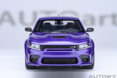 Dodge Charger Scat Pack Widebody lila Modellauto 1:18 Autoart