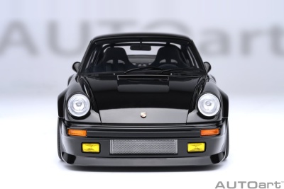Porsche 911 (930) Turbo schwarz Wangan Midnight "Blackbird" (comic #1 version) Modellauto 1:18 Autoart