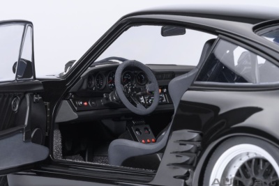 Porsche 911 (930) Turbo schwarz Wangan Midnight "Blackbird" (comic #1 version) Modellauto 1:18 Autoart