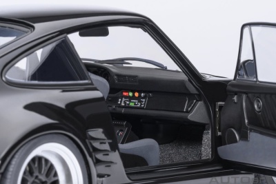 Porsche 911 (930) Turbo schwarz Wangan Midnight "Blackbird" (comic #1 version) Modellauto 1:18 Autoart