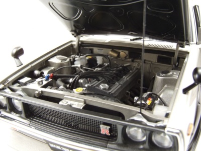 Nissan Skyline 2000 GT-R SPEZ (KPGC110) Tuned Version 1973 silber Modellauto 1:18 Autoart