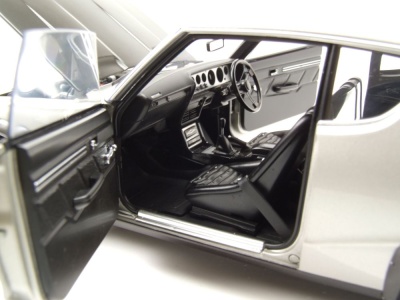 Nissan Skyline 2000 GT-R SPEZ (KPGC110) Tuned Version 1973 silber Modellauto 1:18 Autoart