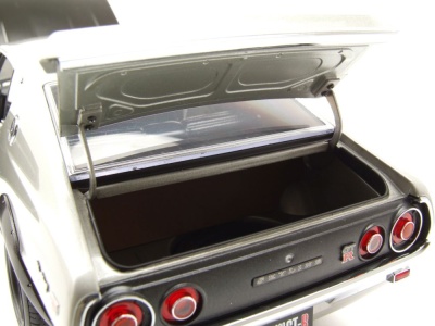 Nissan Skyline 2000 GT-R SPEZ (KPGC110) Tuned Version 1973 silber Modellauto 1:18 Autoart