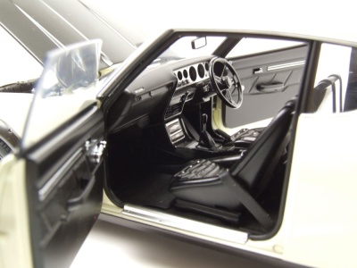 Nissan Skyline 2000 GT-R SPEZ (KPGC110) Tuned Version 1973 weiß Modellauto 1:18 Autoart