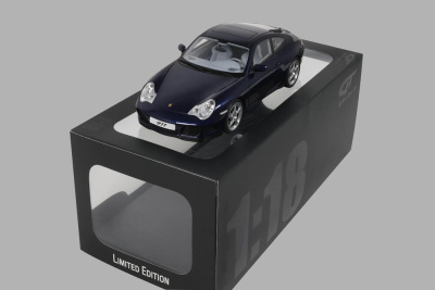 Porsche 911 (996.2) Carrera 4S 2002 dunkelblau Modellauto 1:18 GT Spirit
