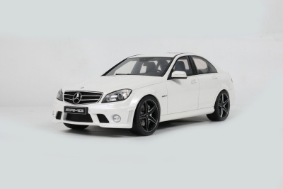 Mercedes C63 AMG 2007 weiß Modellauto 1:18 GT Spirit