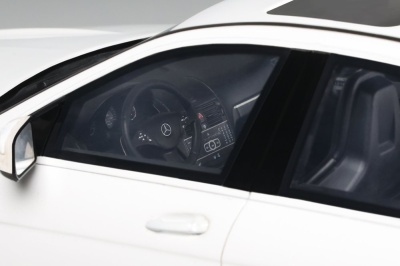 Mercedes C63 AMG 2007 weiß Modellauto 1:18 GT Spirit