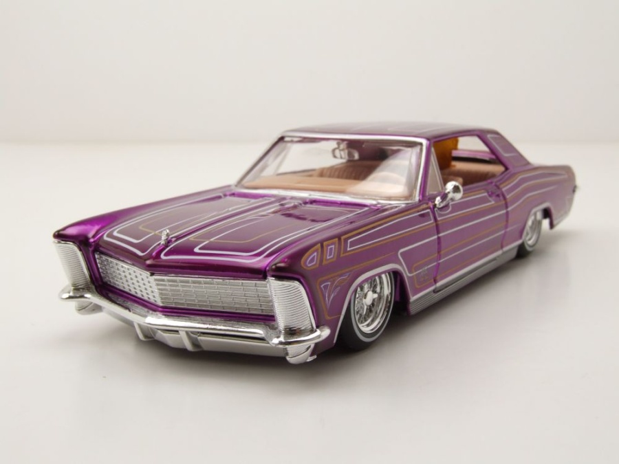 Buick Riviera Lowrider 1965 lila Modellauto 1:24 Maisto