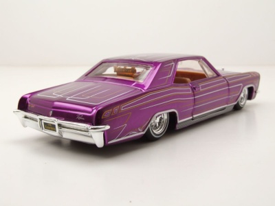 Buick Riviera Lowrider 1965 lila Modellauto 1:24 Maisto