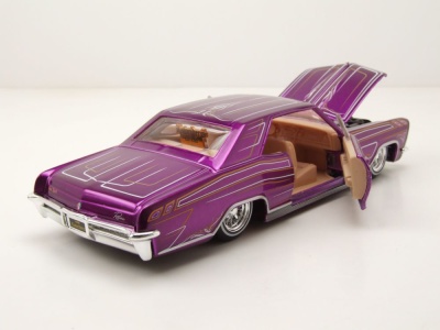 Buick Riviera Lowrider 1965 lila Modellauto 1:24 Maisto