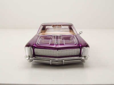 Buick Riviera Lowrider 1965 lila Modellauto 1:24 Maisto