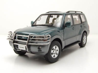 Mitsubishi Pajero V73 grün Modellauto 1:18 Sun Star