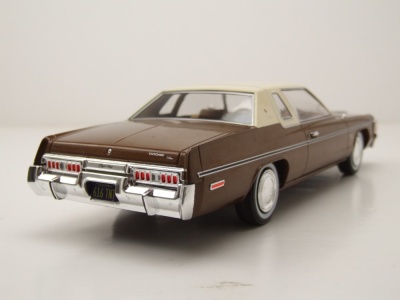 Dodge Royal Monaco Coupe 1977 braun beige Modellauto 1:24...