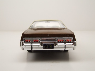 Dodge Royal Monaco Coupe 1977 braun beige Modellauto 1:24 Whitebox
