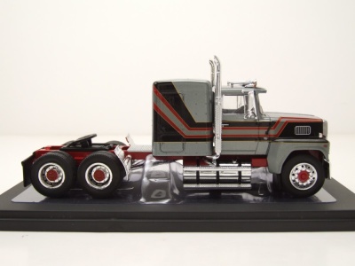 Ford LTL 9000 Zugmaschine 1978 grau metallic schwarz Modellauto 1:43 ixo models