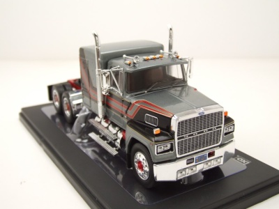Ford LTL 9000 Zugmaschine 1978 grau metallic schwarz Modellauto 1:43 ixo models