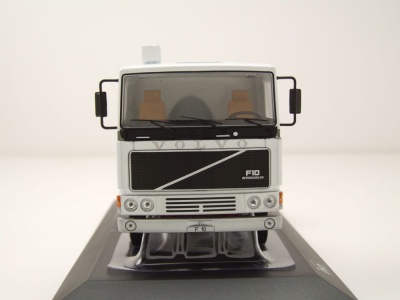 Volvo F10 Zugmaschine 1983 weiß grün Modellauto 1:43 ixo models
