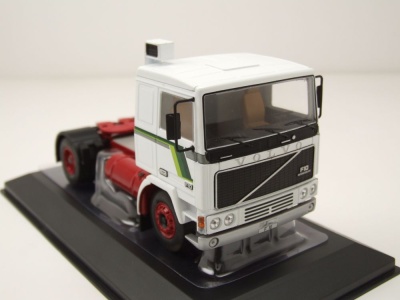 Volvo F10 Zugmaschine 1983 weiß grün Modellauto 1:43 ixo models