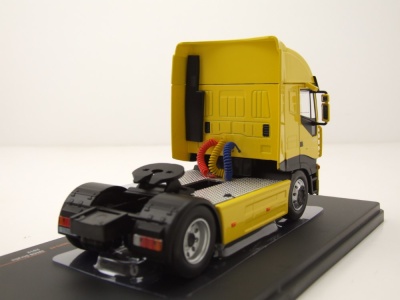 Iveco Stralis Zugmaschine 2002 gelb Modellauto 1:43 ixo models