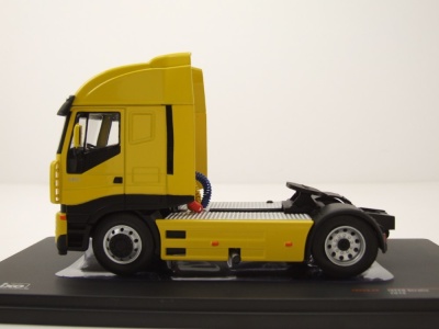 Iveco Stralis Zugmaschine 2002 gelb Modellauto 1:43 ixo models
