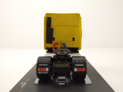 Iveco Stralis Zugmaschine 2002 gelb Modellauto 1:43 ixo models